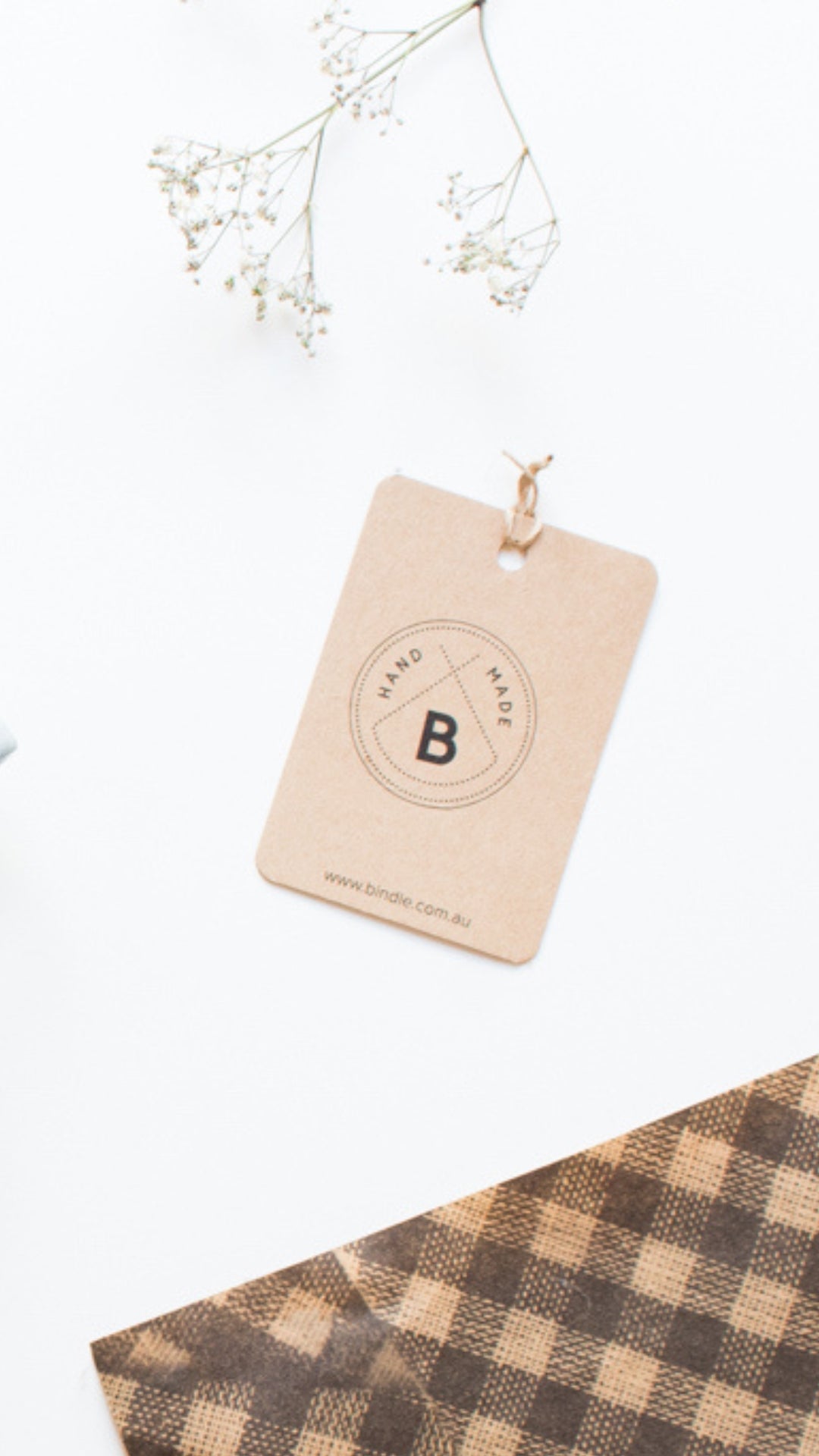 Beige tag with a letter 'B' for Bindle on a white background